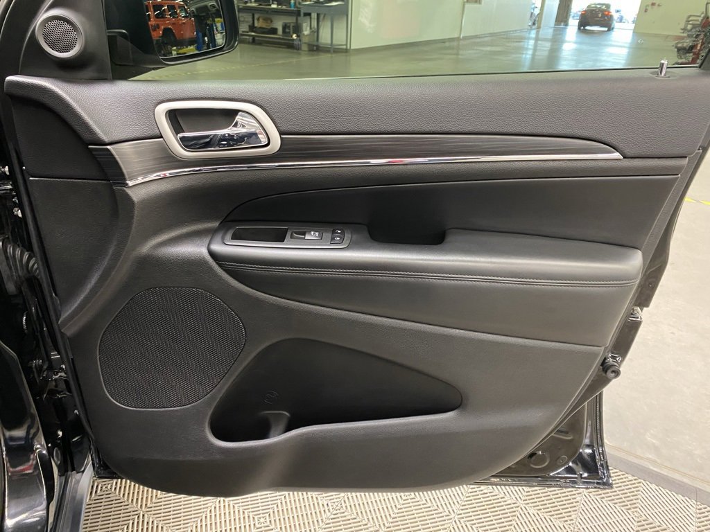 Used 2020 Jeep Grand Cherokee Limited image 20