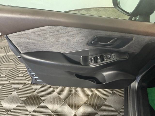 Used 2023 Nissan Rogue S image 10