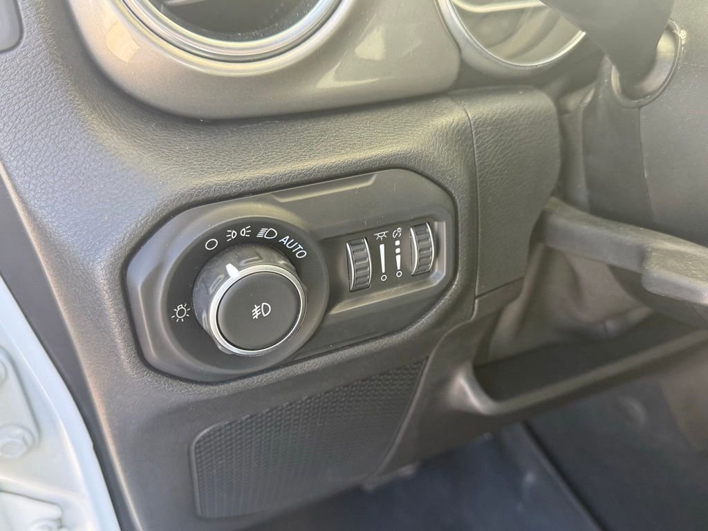 Used 2019 Jeep Wrangler Unlimited Sahara image 11