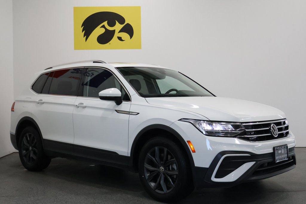 Used 2022 Volkswagen Tiguan SE w/ Panoramic Sunroof Package image 6