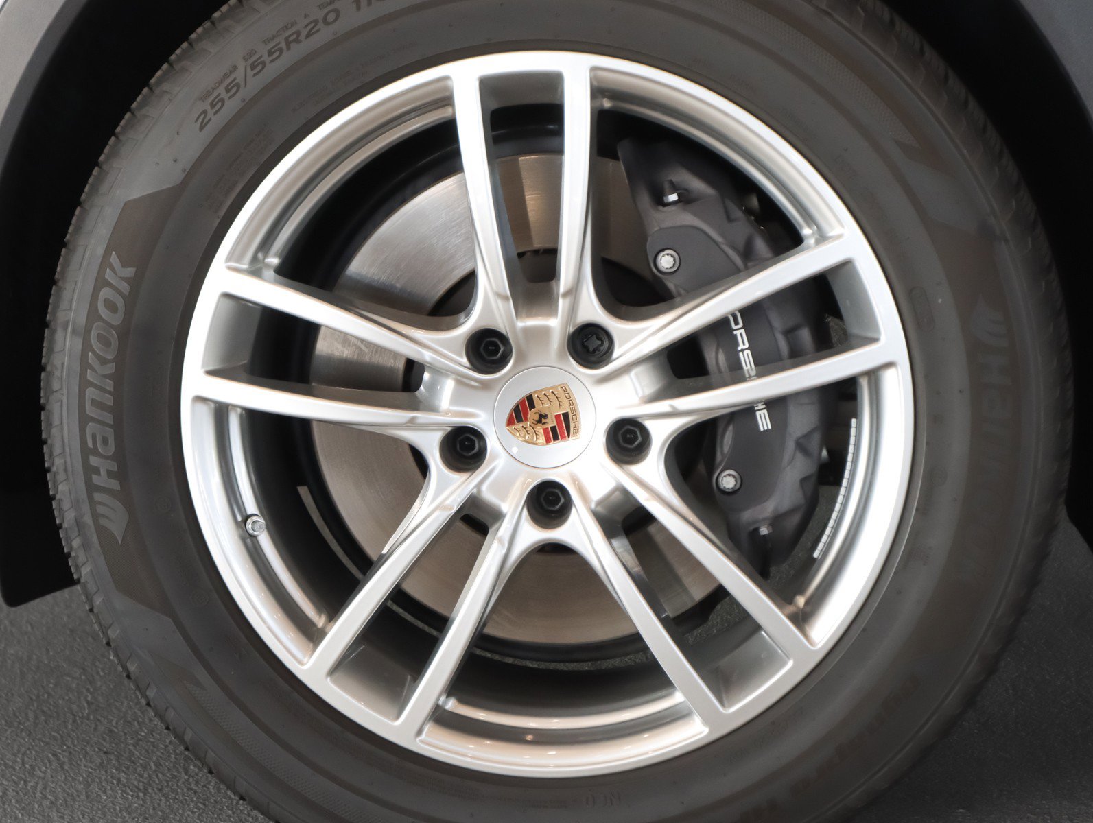 Certified 2025 Porsche Cayenne Coupe image 13