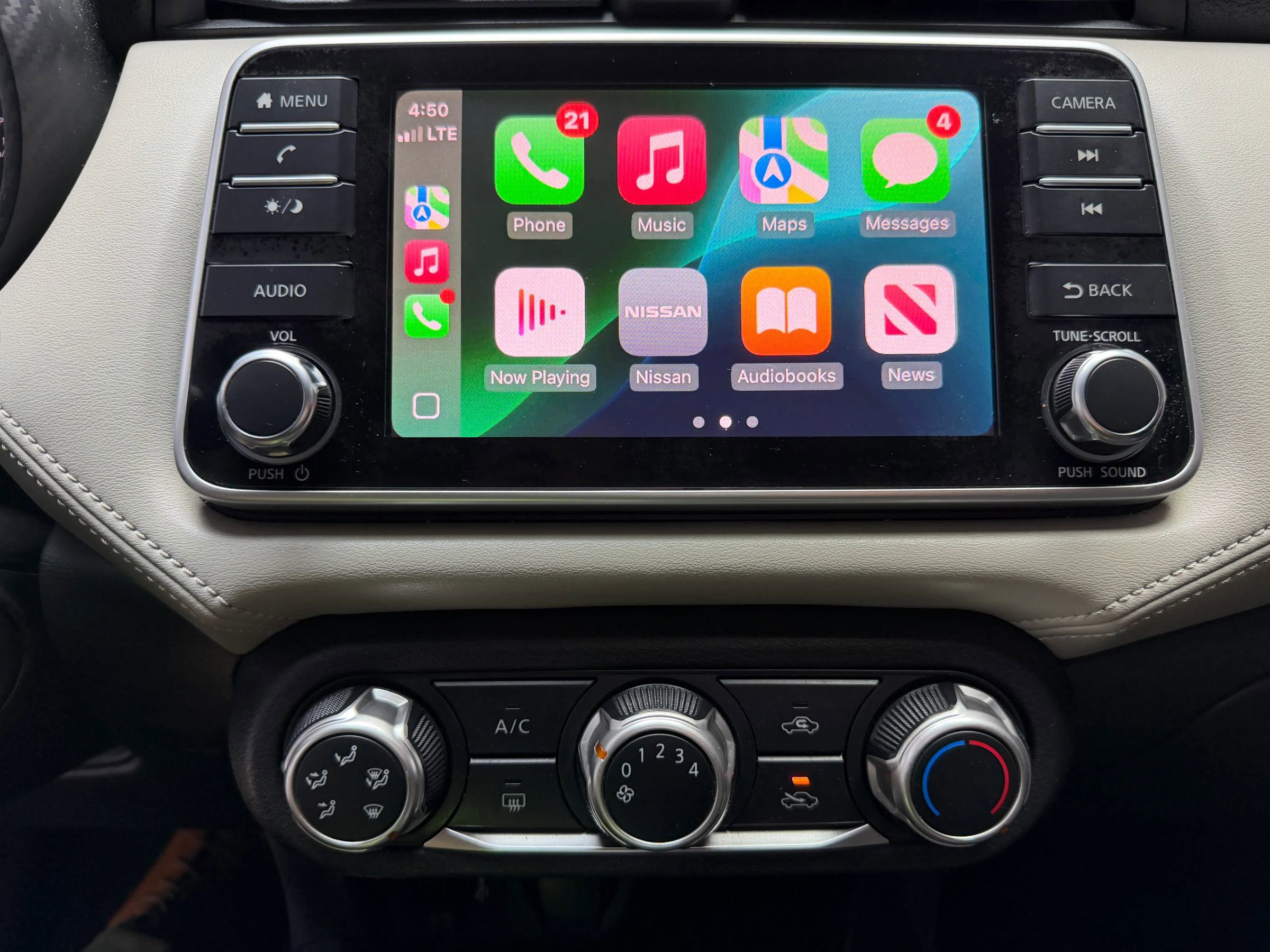 Used 2020 Nissan Versa SV image 35