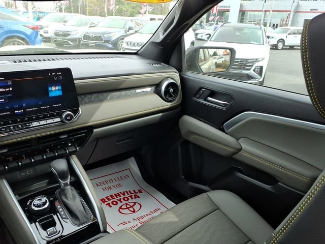 Used 2025 Chevrolet Colorado ZR2 w/ Technology Package image 10