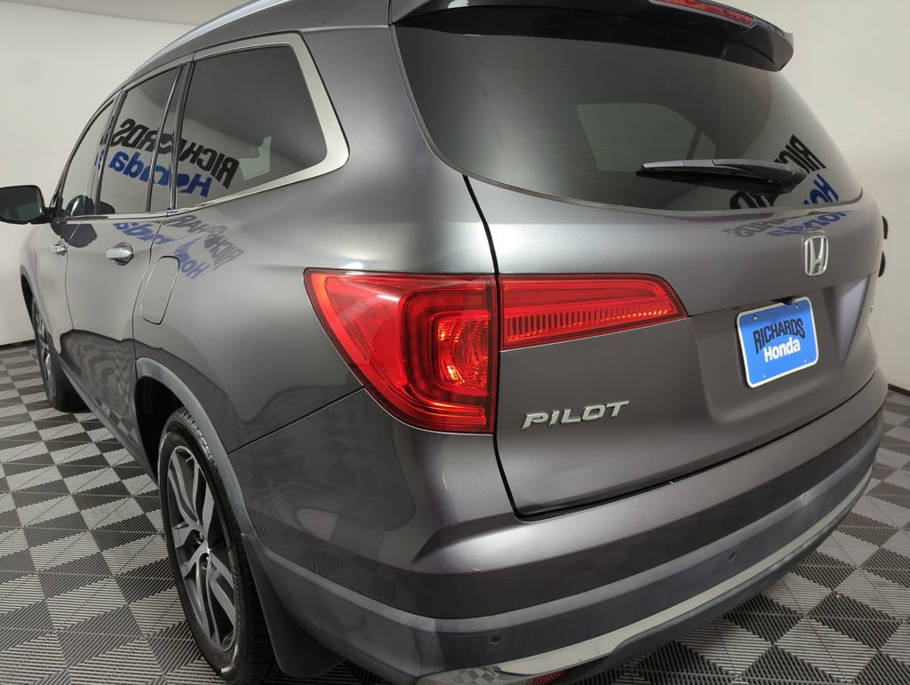 Certified 2017 Honda Pilot Touring image 2