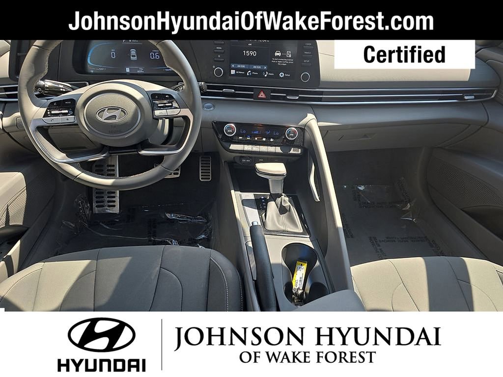 Certified 2025 Hyundai Elantra Sport FWD image 17