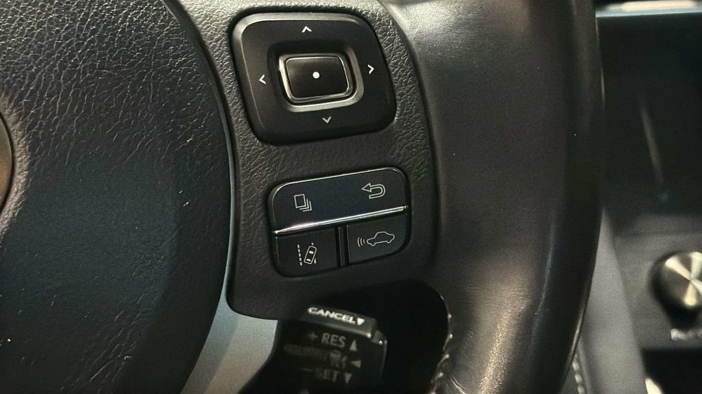 Used 2019 Lexus IS 300 RWD image 20