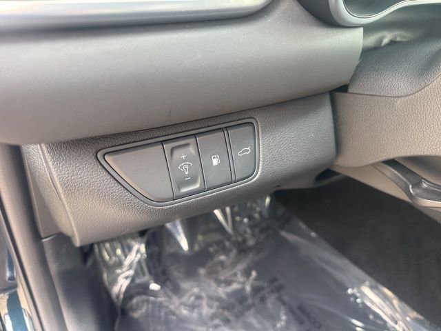 Used 2025 Genesis G70 2.5T image 12