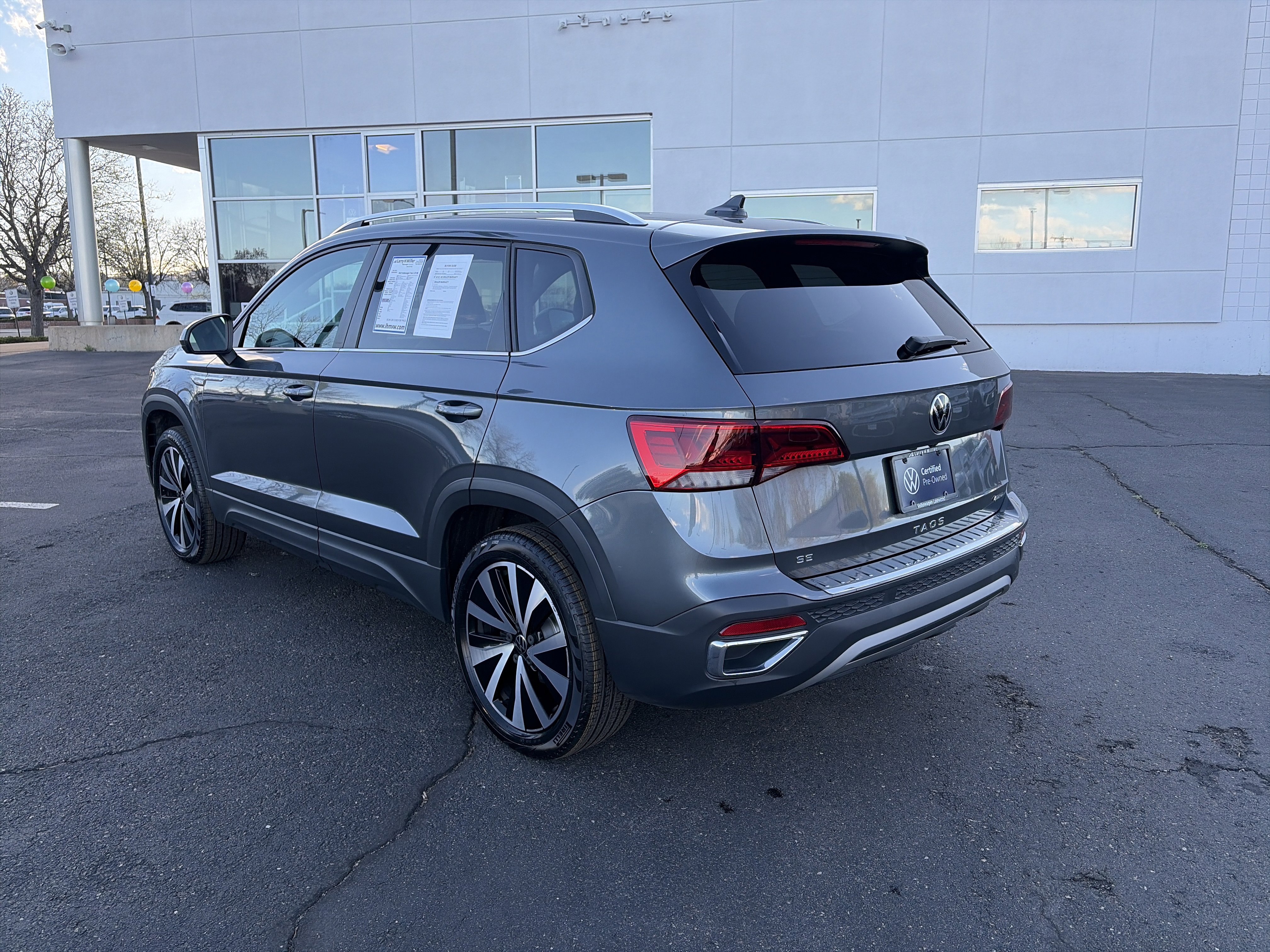 Certified 2023 Volkswagen Taos SE w/ Panoramic Sunroof Package image 8