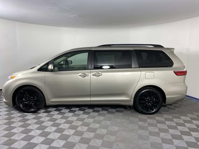 Used 2017 Toyota Sienna XLE w/ XLE Navigation Package AWD/4WD image 5