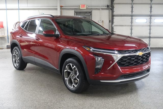 Used 2025 Chevrolet Trax LT image 1