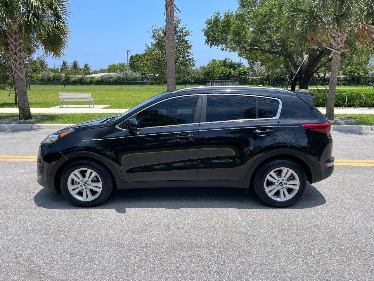 Used 2017 Kia Sportage LX w/ LX Popular Package image 2