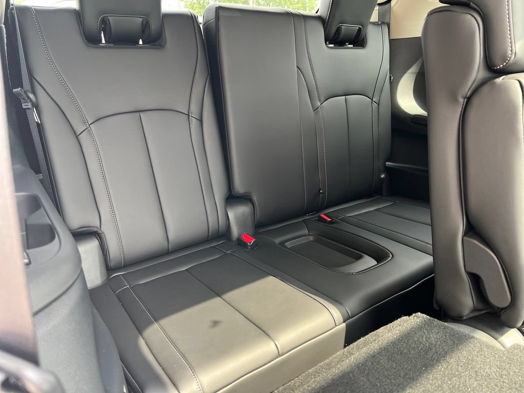 Certified 2026 INFINITI QX60 Luxe w/ Cargo Package FWD image 16
