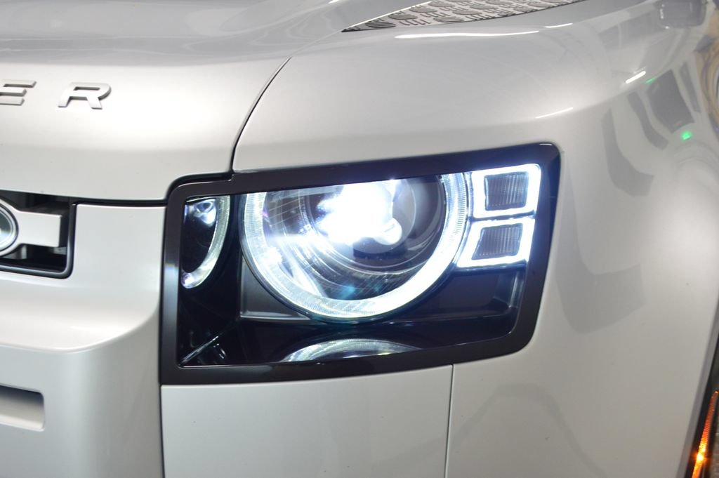 Used 2023 Land Rover Defender 130 SE AWD/4WD image 11