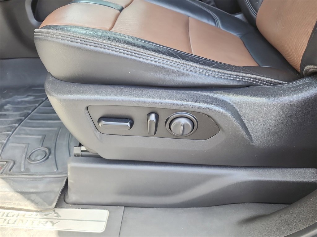 Used 2020 Chevrolet Silverado 2500 High Country w/ Z71 Off-Road Package image 17