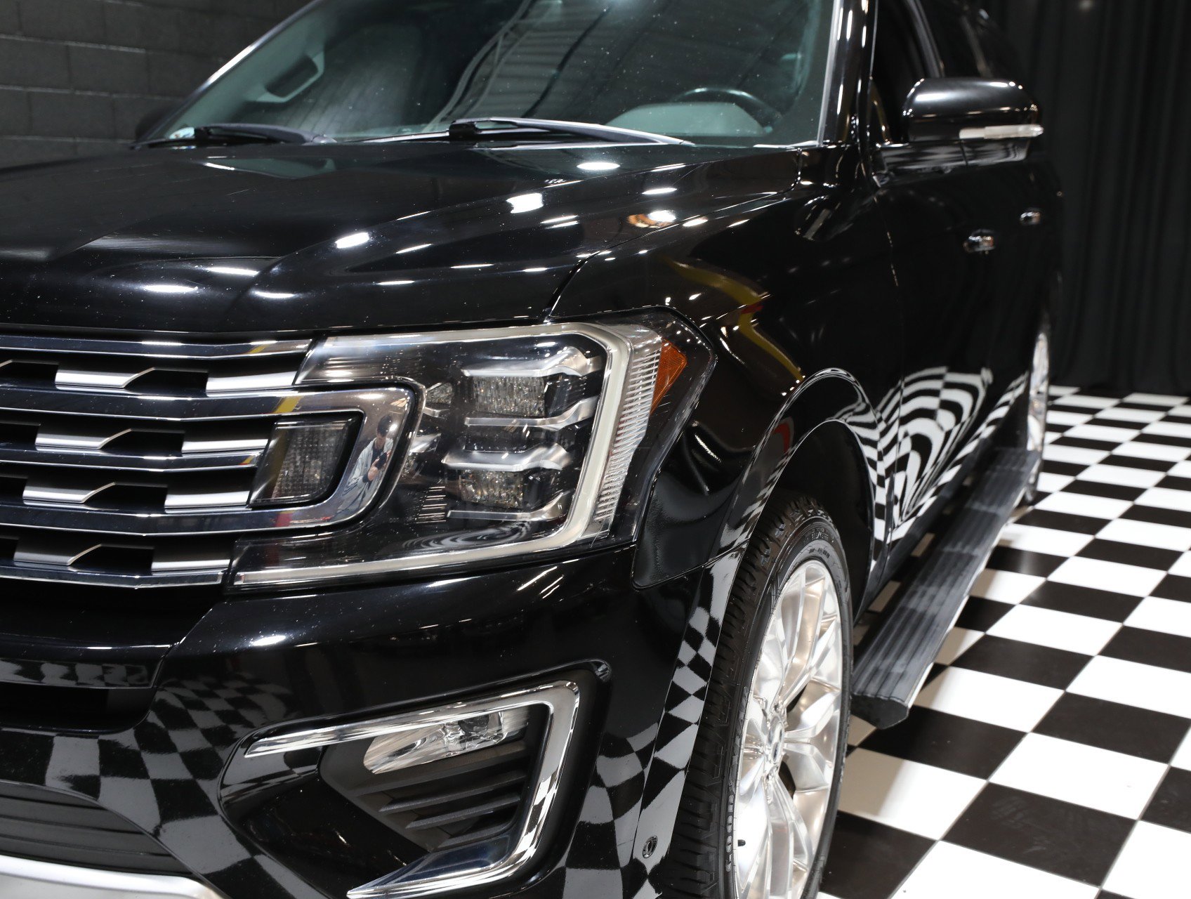 Used 2018 Ford Expedition Max Limited w/ Equipment Group 302A image 8