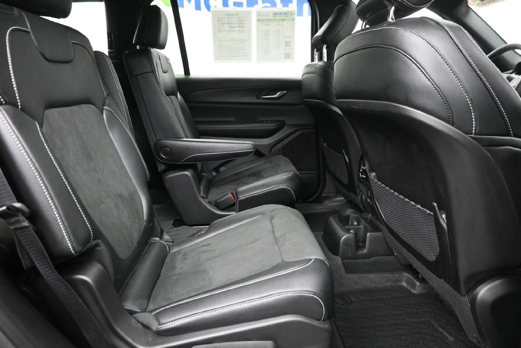 Used 2024 Jeep Grand Cherokee L Altitude AWD/4WD image 10