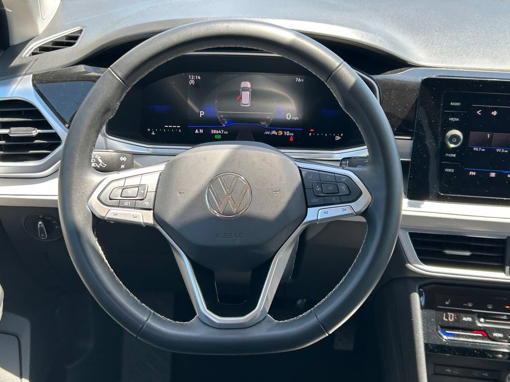 Used 2025 Volkswagen Taos SE FWD image 35