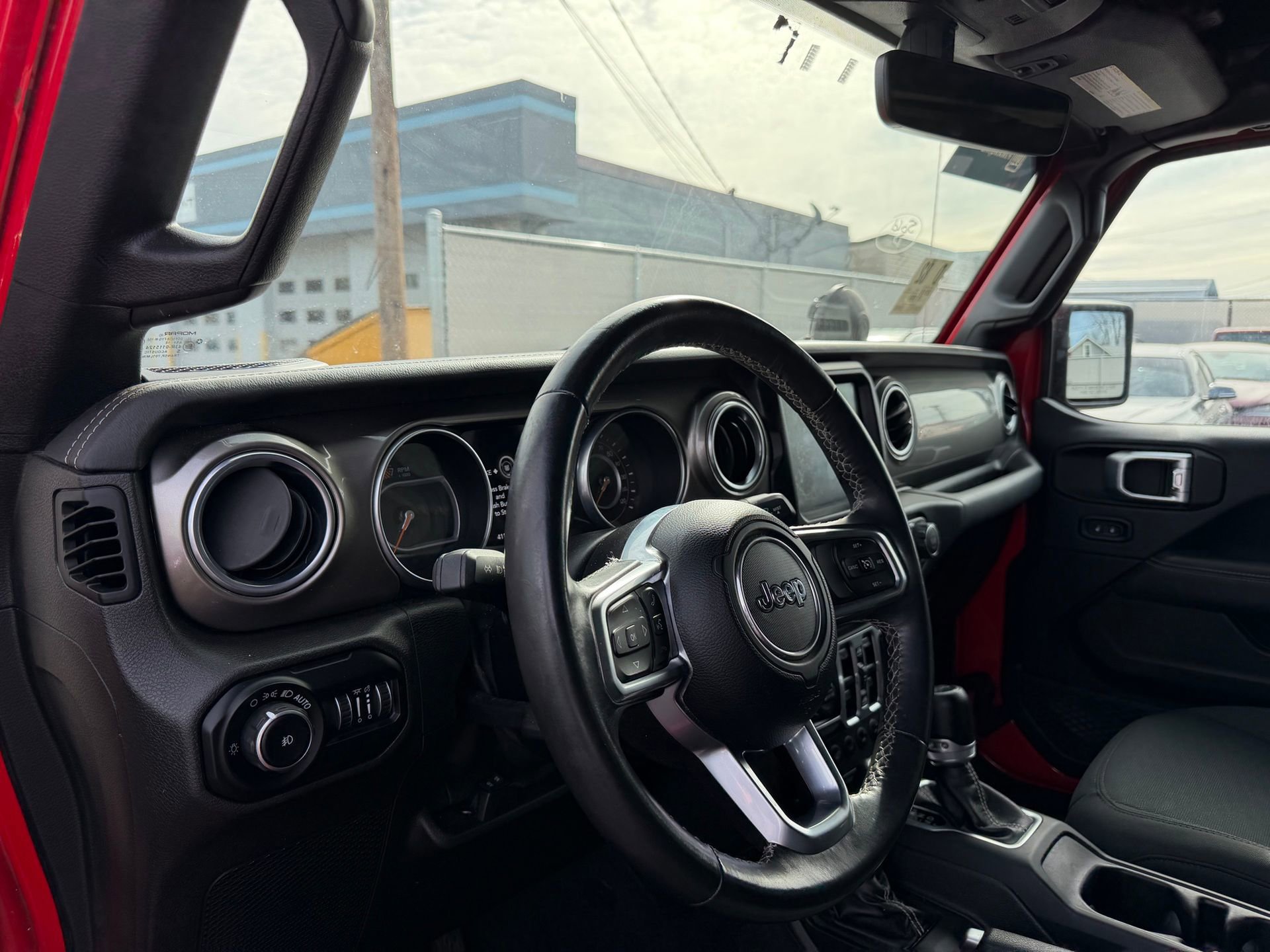 Used 2018 Jeep Wrangler Unlimited Sahara image 2