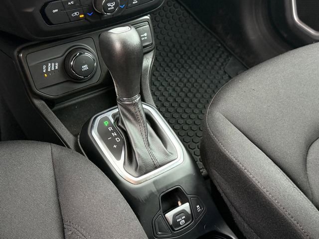 Used 2020 Jeep Renegade Latitude w/ Cold Weather Group AWD/4WD image 25