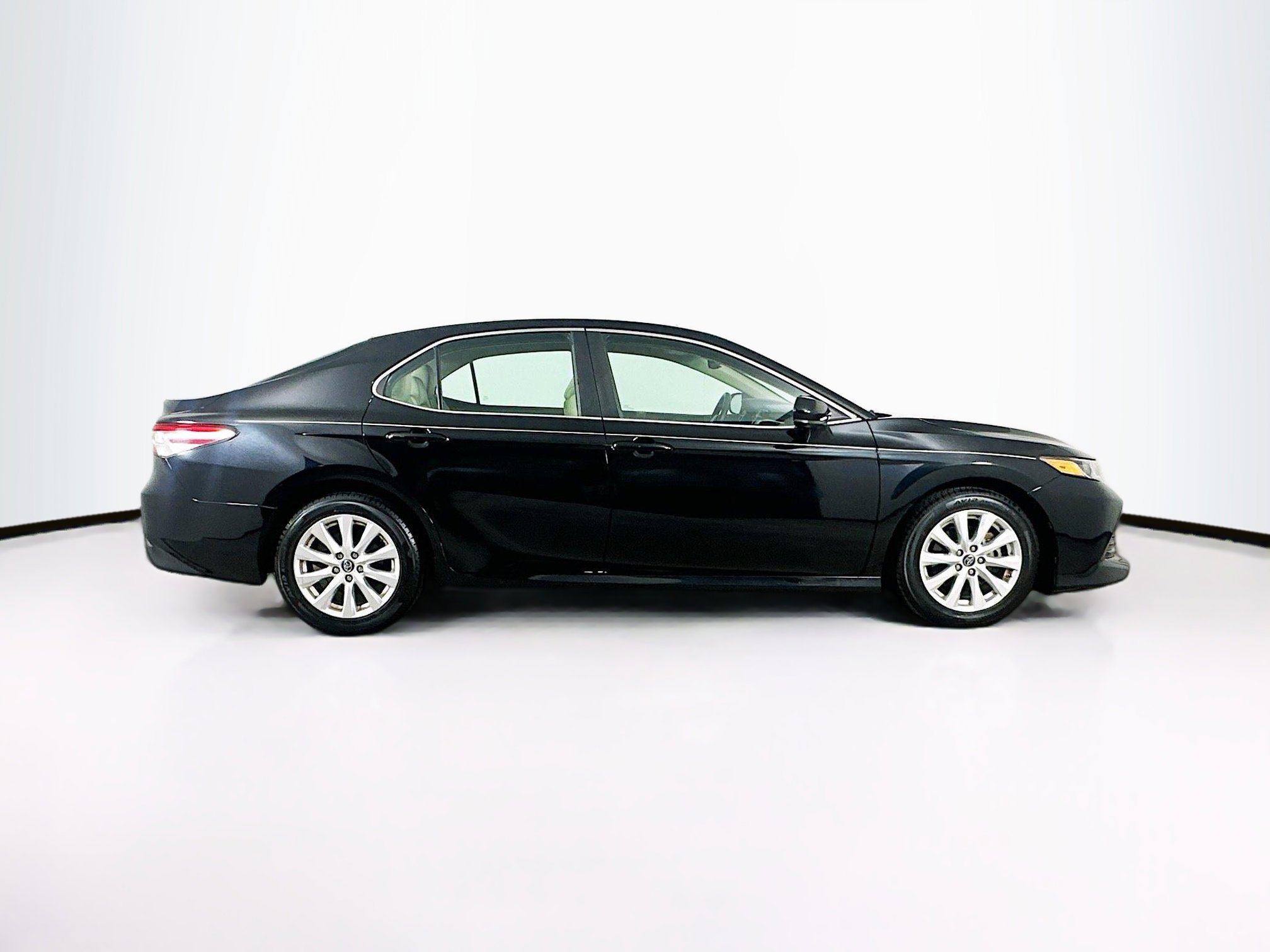 Used 2018 Toyota Camry LE FWD image 10