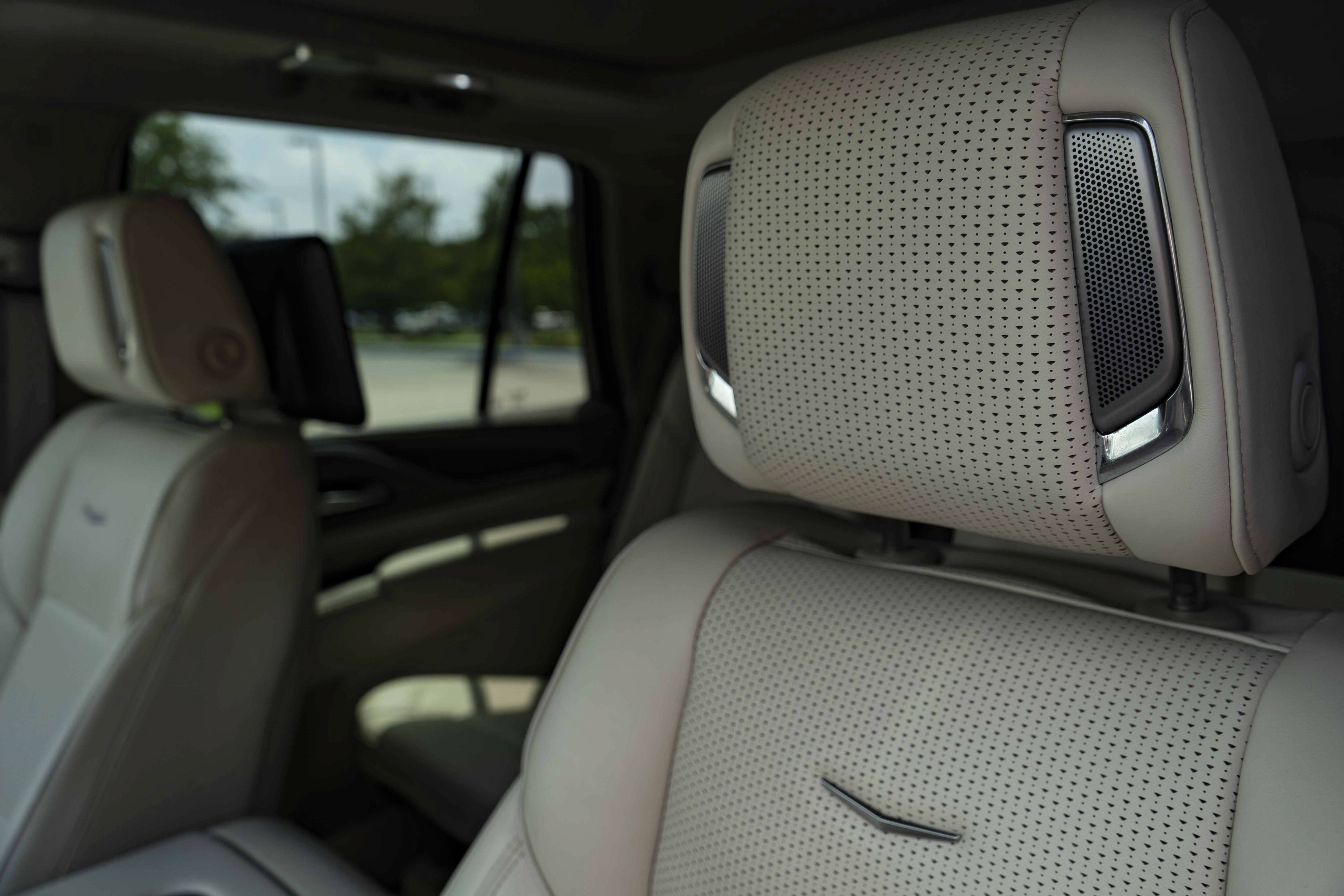 Used 2024 Cadillac Escalade Premium Luxury Platinum w/ LPO, Floor Liner Package AWD/4WD image 36