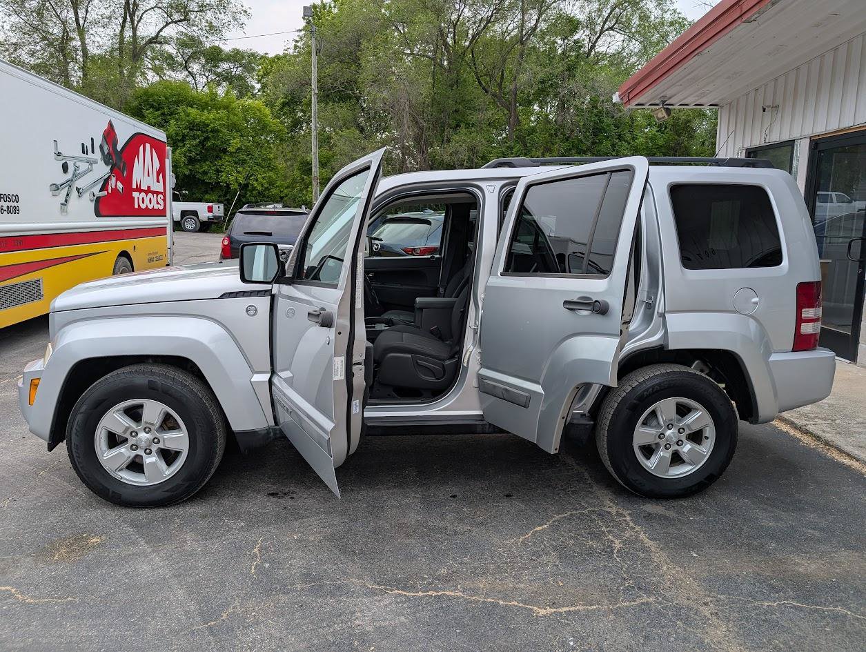 Used 2011 Jeep Liberty Sport w/ Popular Equipment Group AWD/4WD image 5