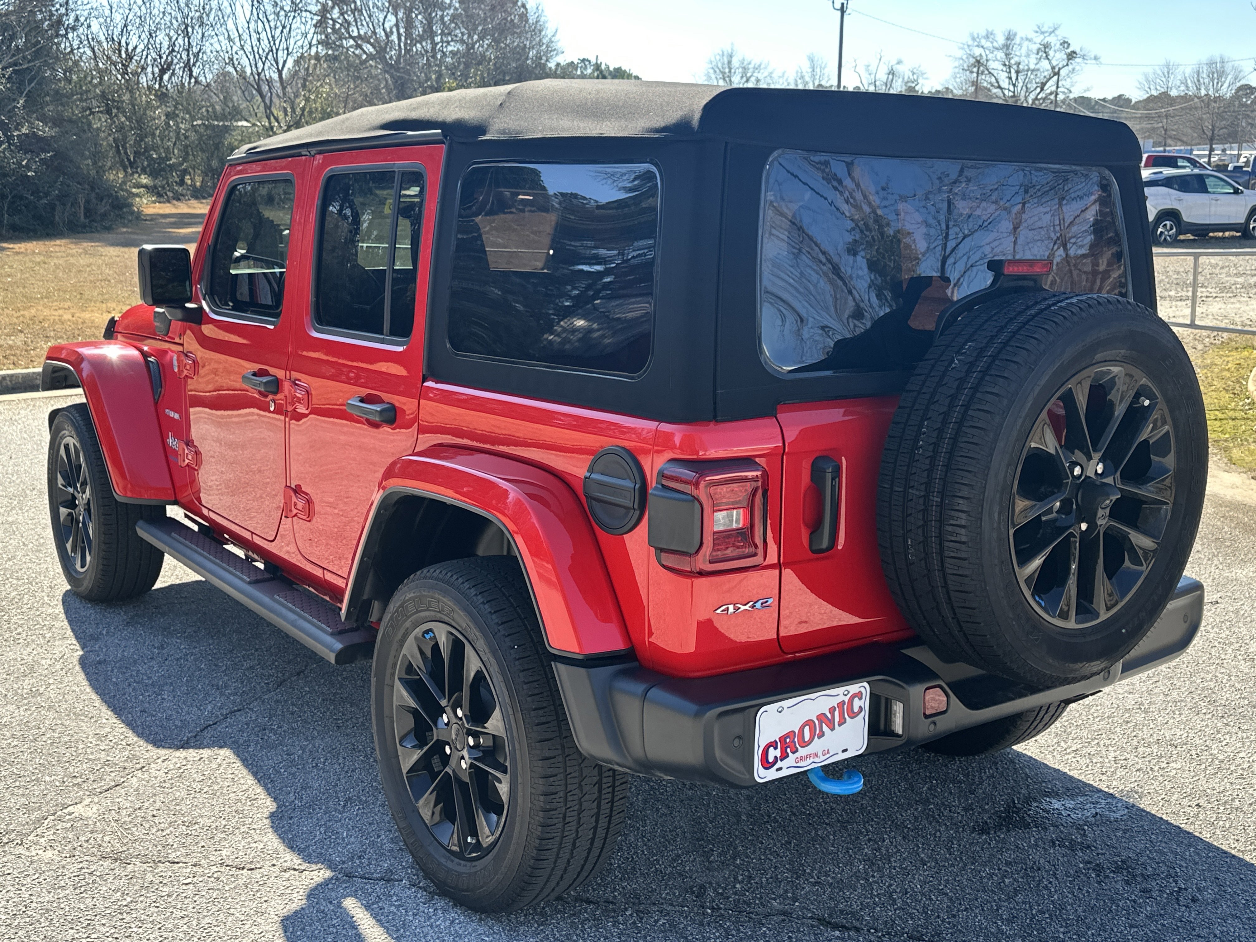 Used 2023 Jeep Wrangler Sahara w/ Cold Weather Group image 7