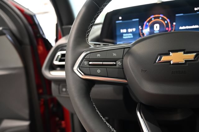 New 2027 Chevrolet Traverse LT w/ Sun and Wheel Package FWD image 25