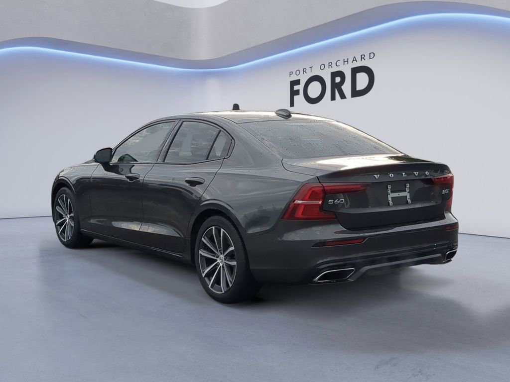 Used 2022 Volvo S60 B5 Momentum image 3