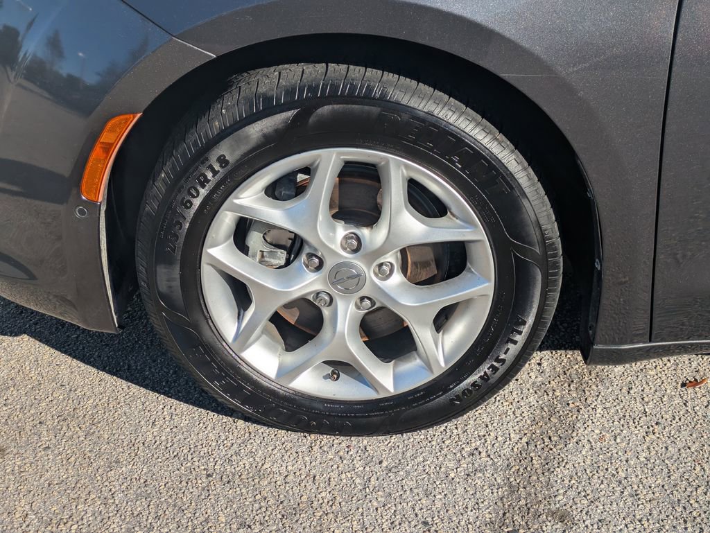 Used 2020 Chrysler Pacifica Touring-L Plus w/ Tire & Wheel Group image 13