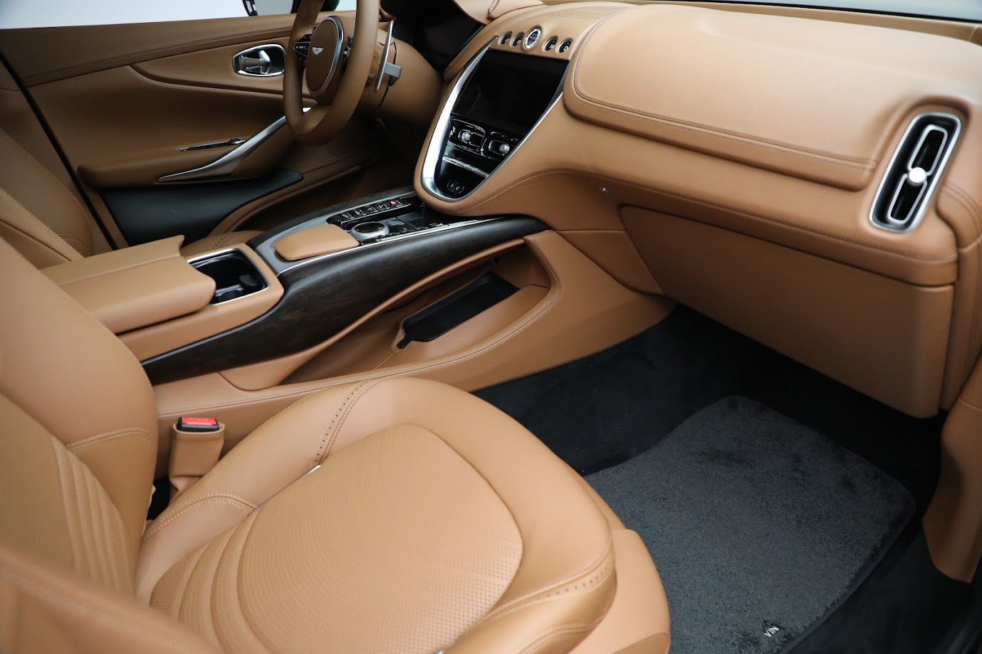 Used 2024 Aston Martin DBX AWD/4WD image 21