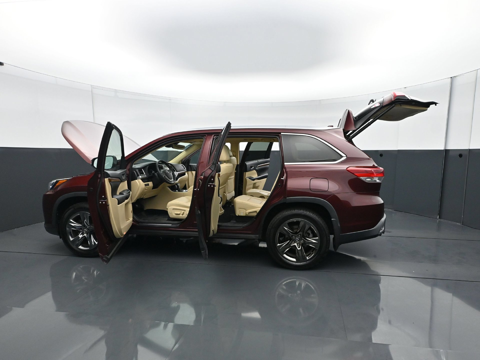 Used 2018 Toyota Highlander Limited Platinum w/ Carpet Mat Package (TMS) AWD/4WD image 28