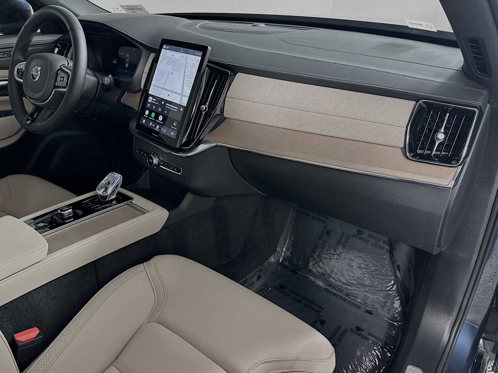 Used 2025 Volvo XC90 B6 Plus w/ Protection Package Premier image 29