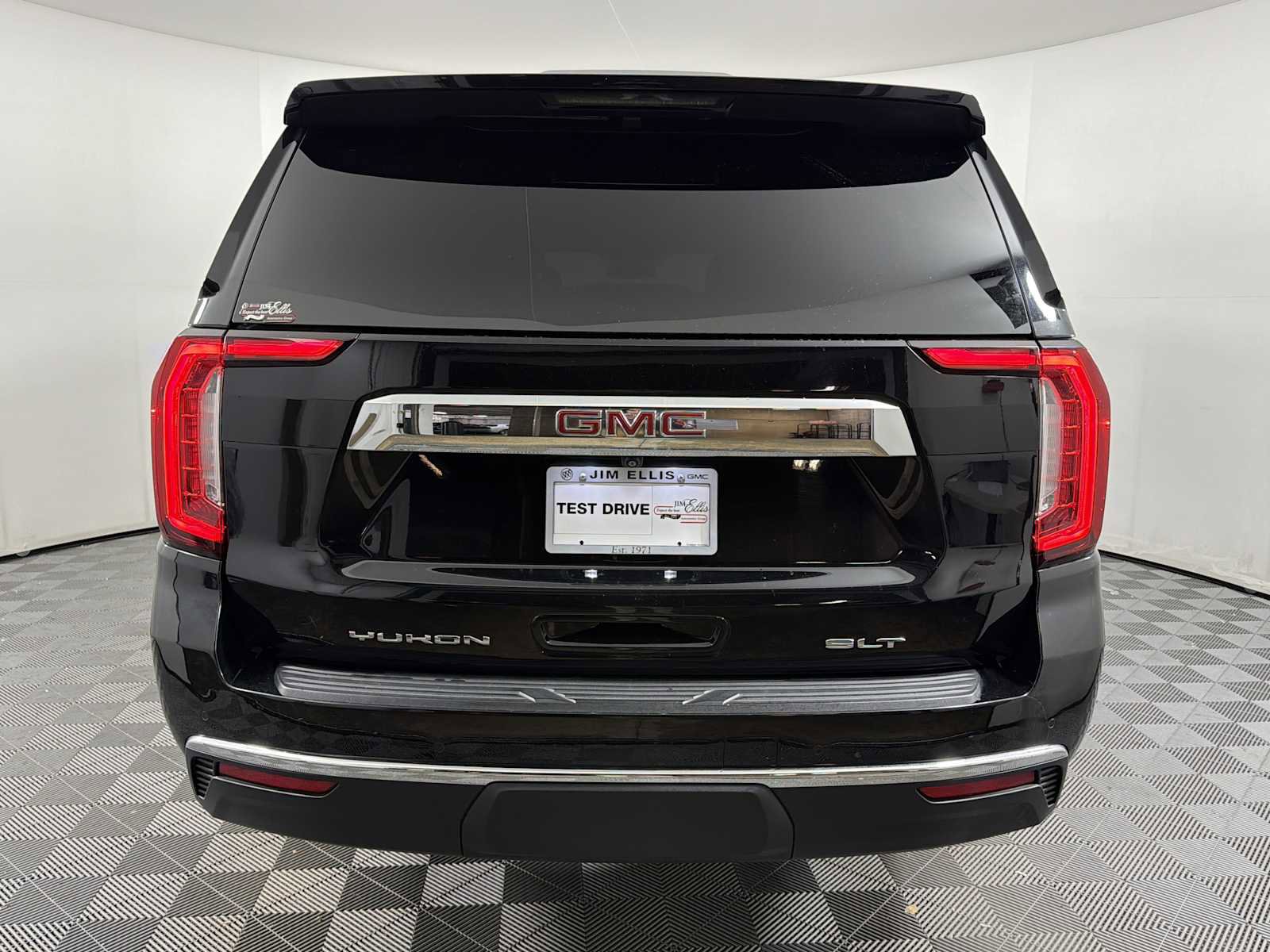 Used 2022 GMC Yukon XL SLT w/ SLT Luxury Package image 10