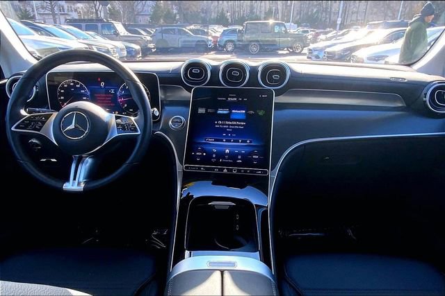 Used 2025 Mercedes-Benz GLC 300 4MATIC image 11