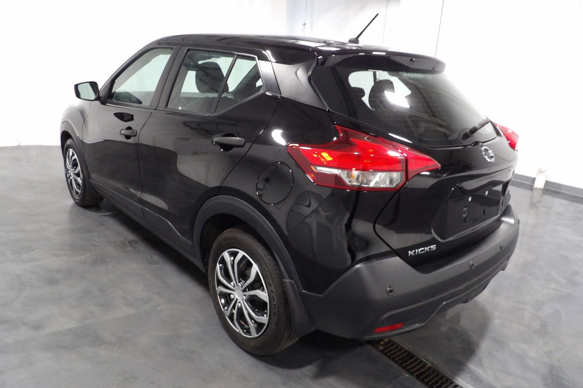 Used 2020 Nissan Kicks S image 6