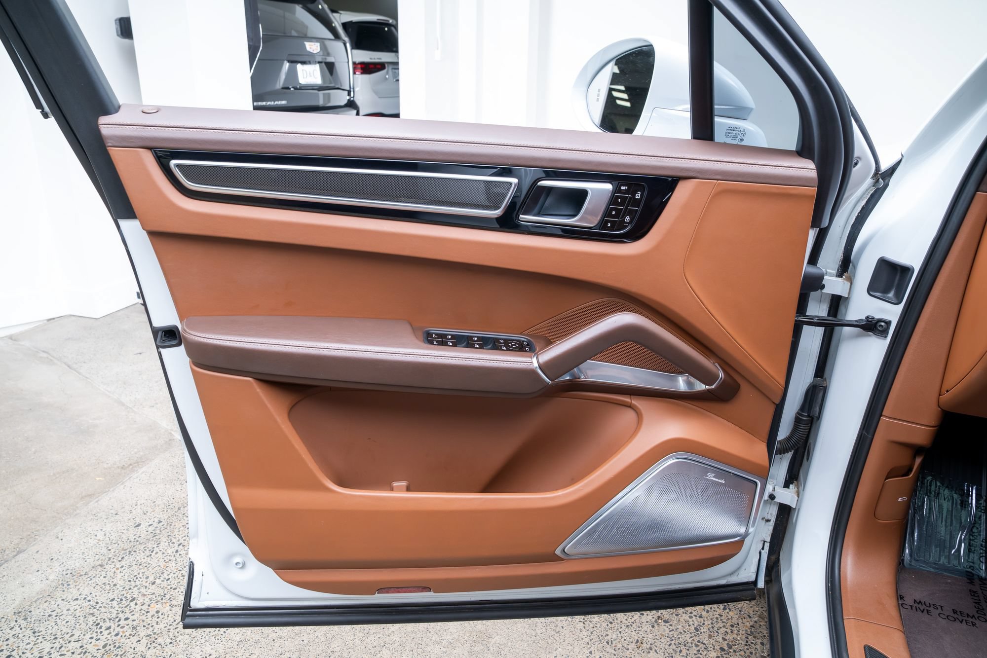Used 2019 Porsche Cayenne Turbo AWD/4WD image 18