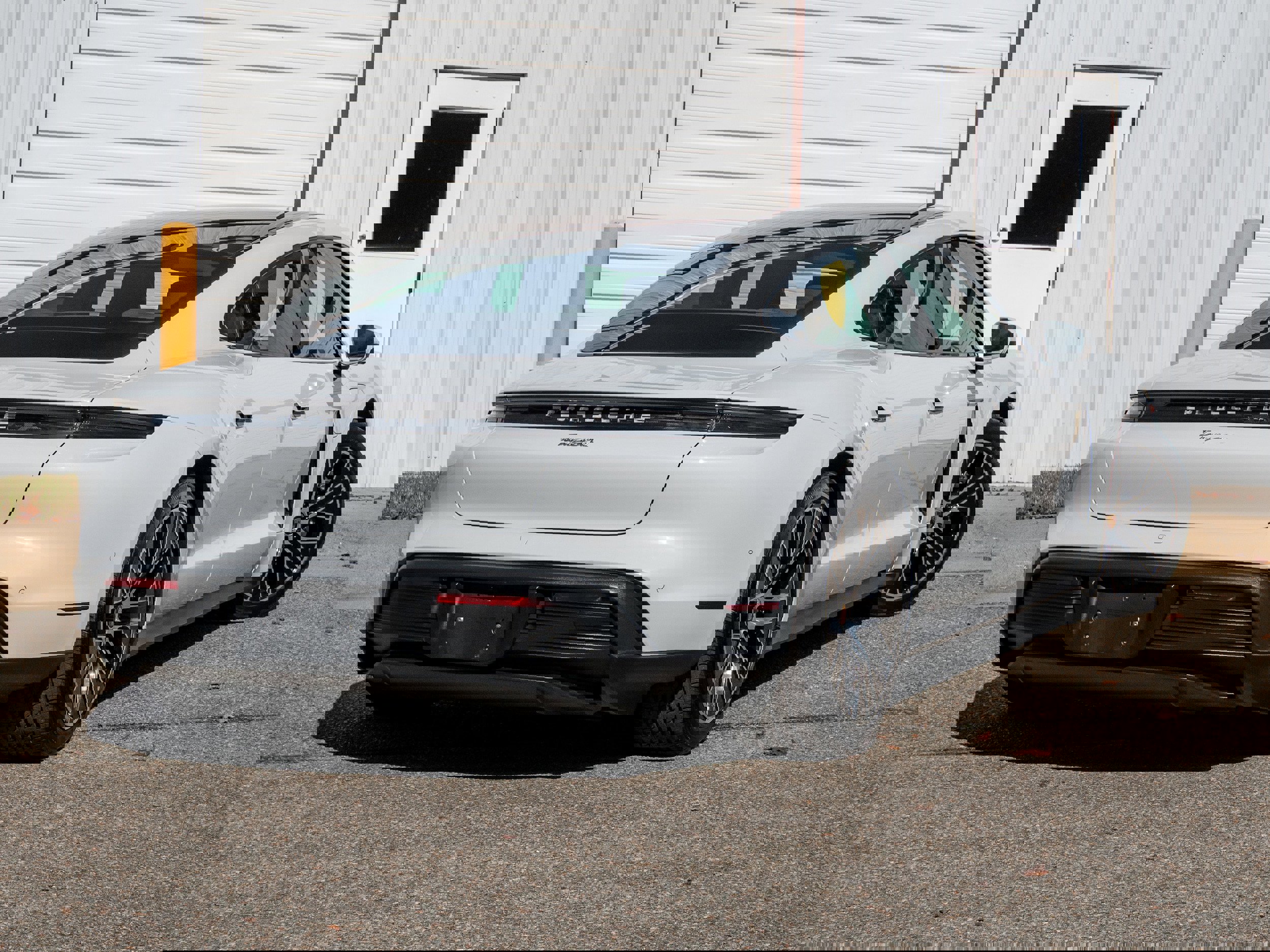 Used 2022 Porsche Taycan image 7