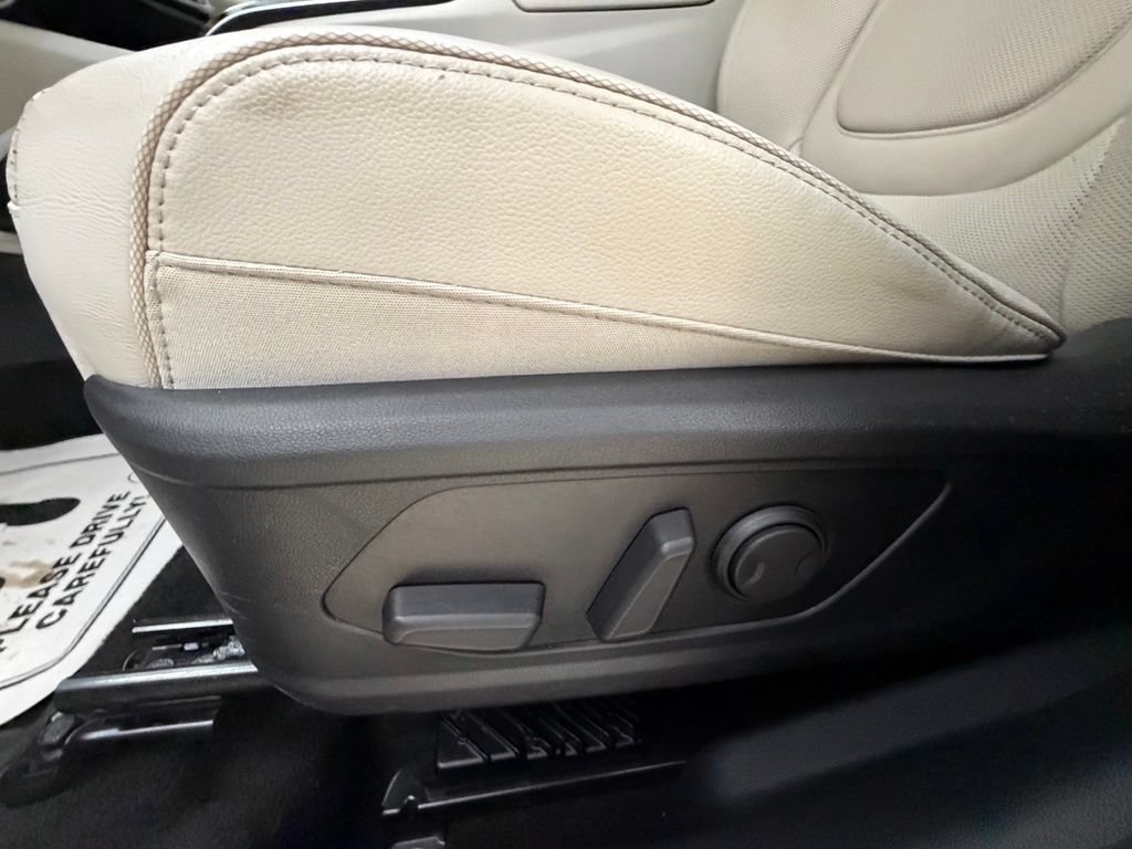Used 2022 Hyundai Tucson Limited AWD/4WD image 34
