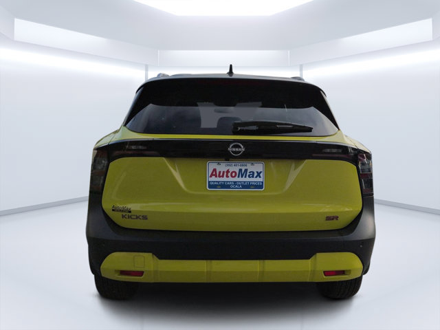 Used 2025 Nissan Kicks SR FWD image 4