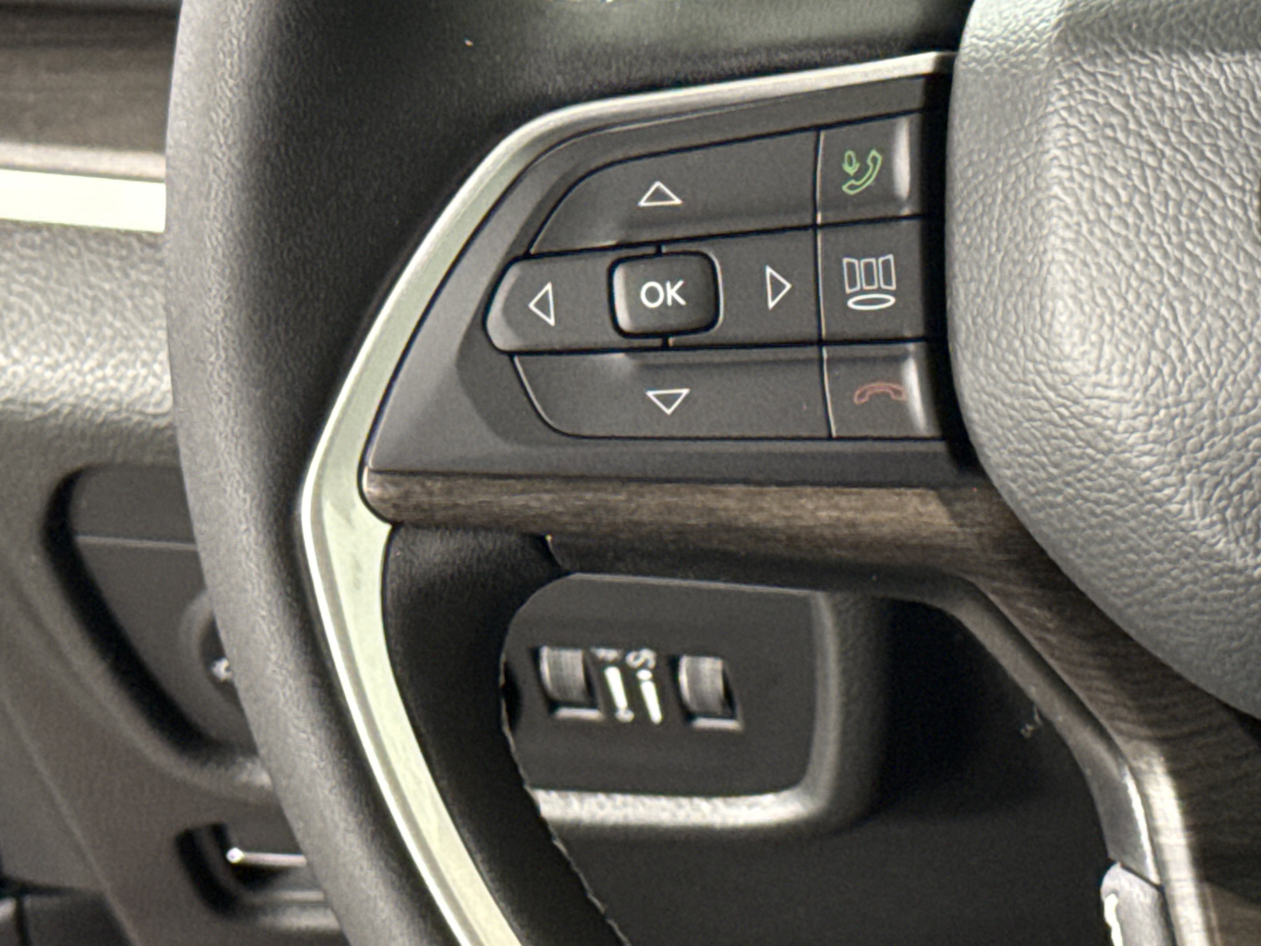 New 2025 Jeep Grand Cherokee Limited AWD/4WD image 17