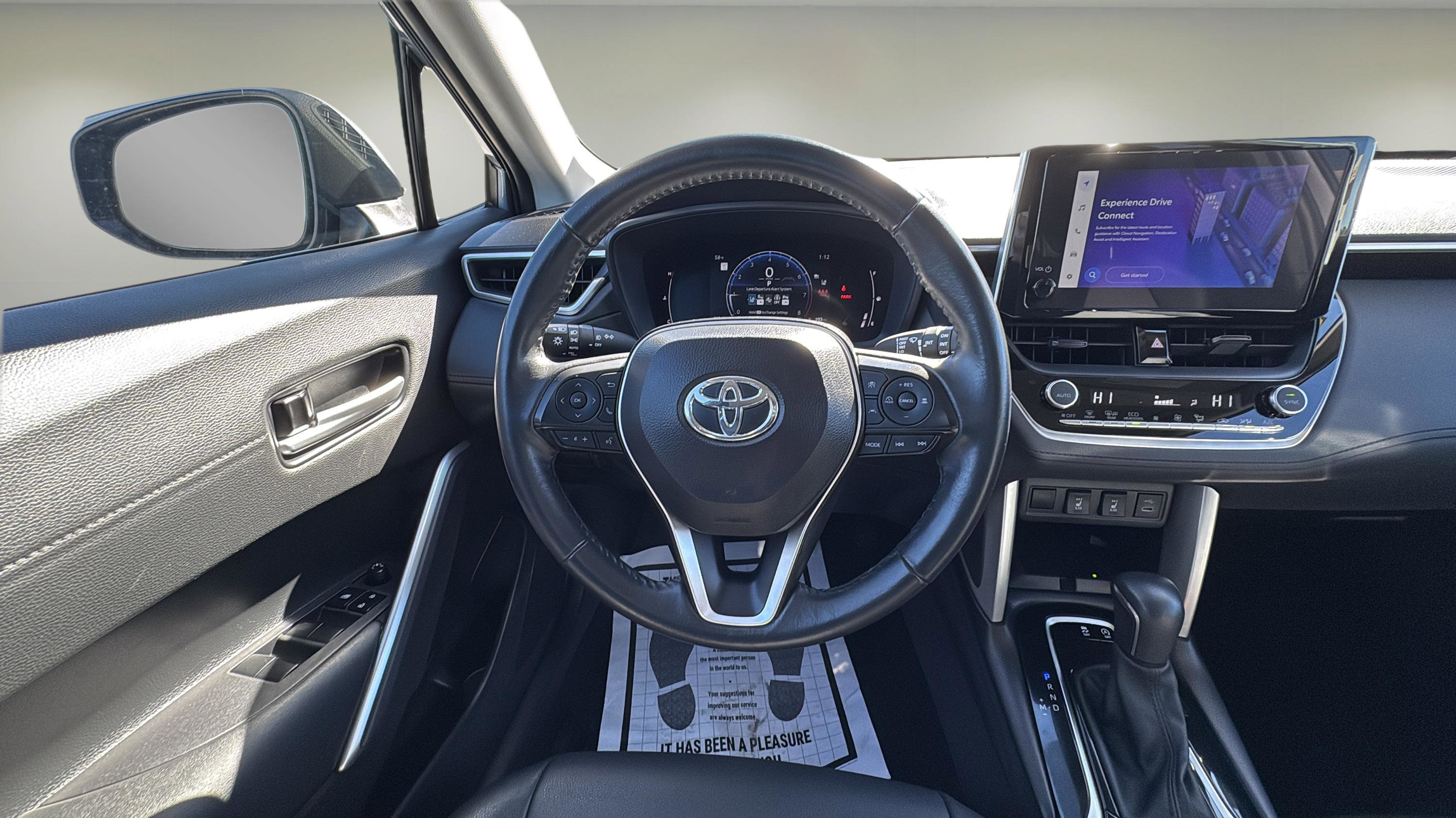 Used 2024 Toyota Corolla Cross XLE image 11