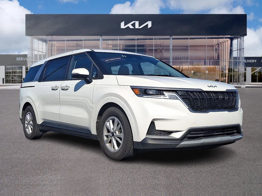 Certified 2024 Kia Carnival LX image 1