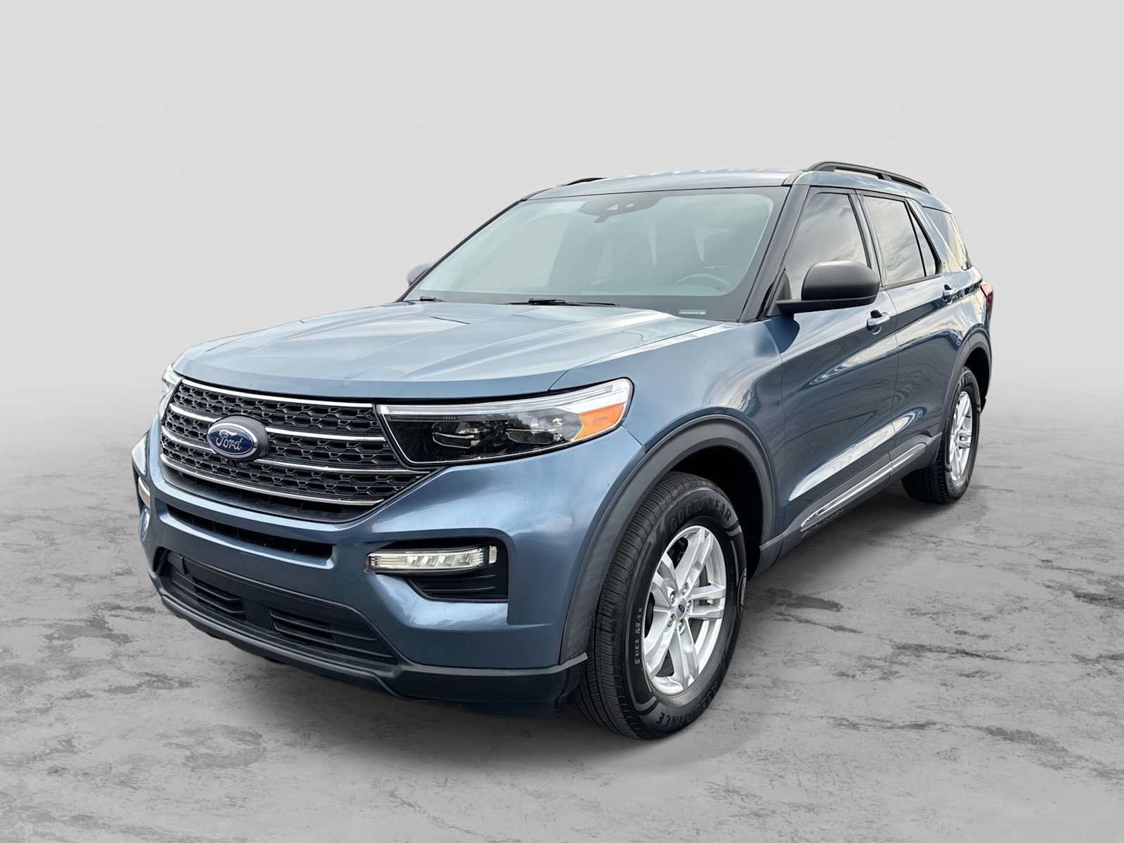 Used 2020 Ford Explorer XLT AWD/4WD image 1