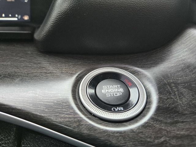 Used 2022 Jeep Grand Cherokee L Limited w/ Black Appearance Package image 25