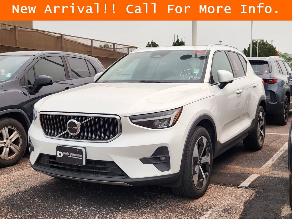 Used 2023 Volvo XC40 B5 Plus w/ Protection Package Premier AWD/4WD image 4