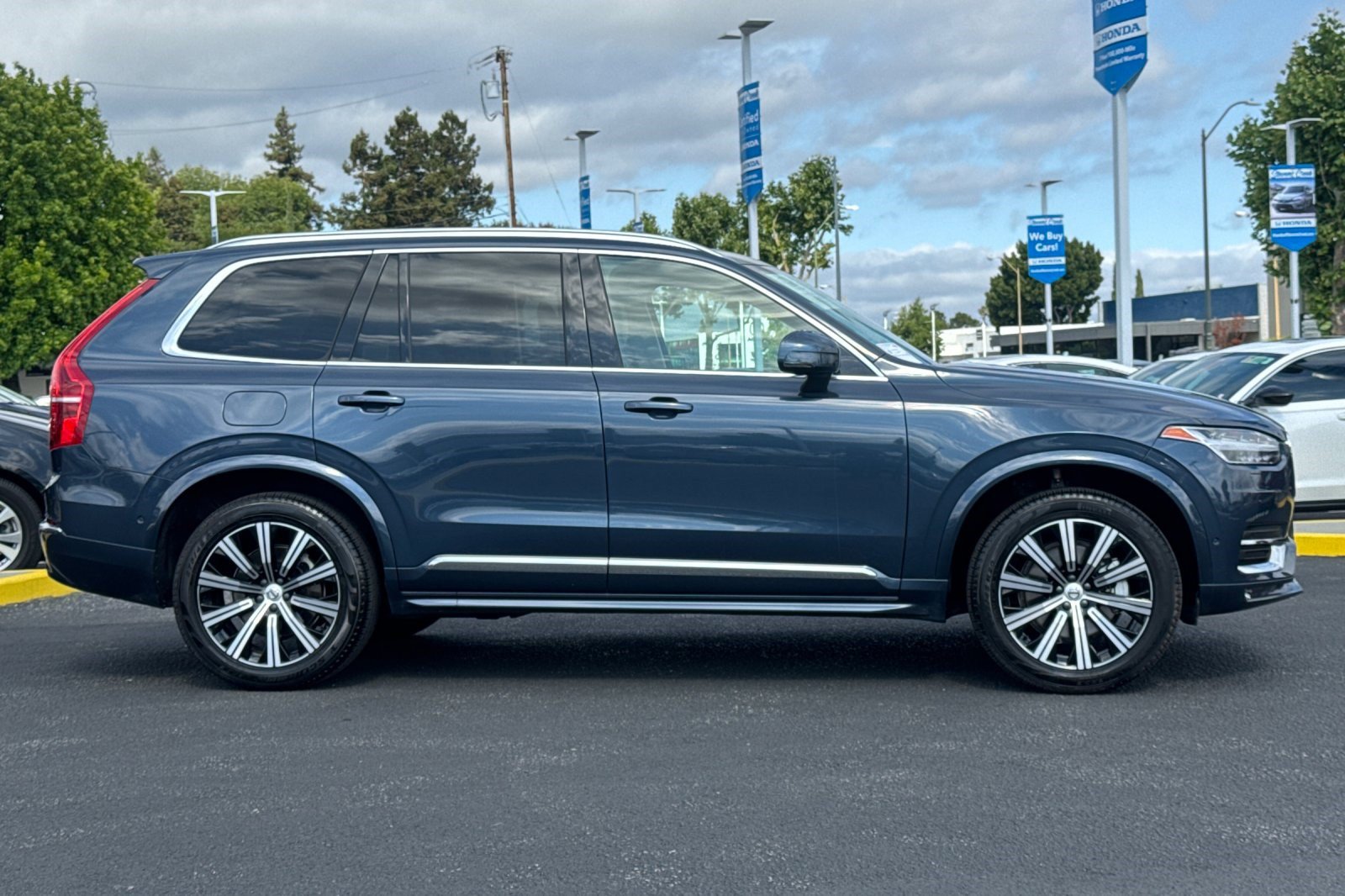 Used 2023 Volvo XC90 B5 Plus AWD/4WD image 7