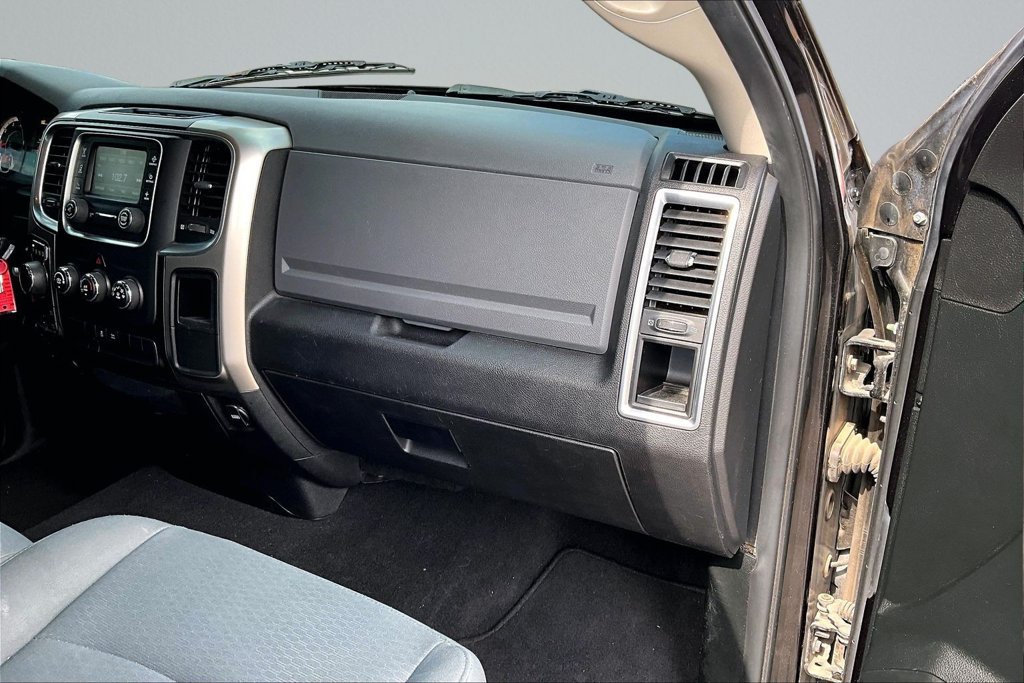 Used 2018 RAM 1500 Classic SLT AWD/4WD image 14