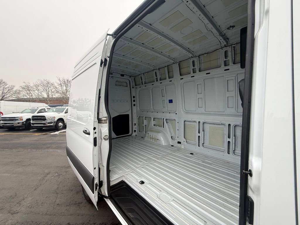 Used 2024 Mercedes-Benz Sprinter 2500 w/ Acoustic Package image 22