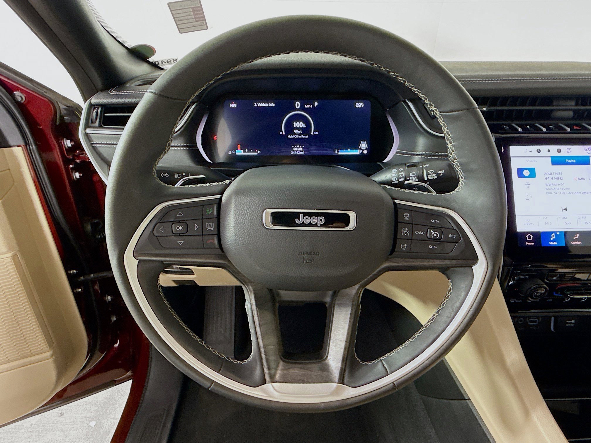 Used 2024 Jeep Grand Cherokee Limited image 11